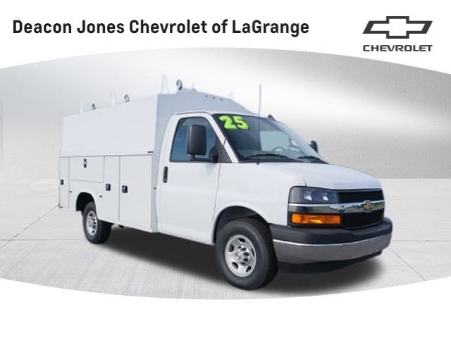 2025 Chevrolet Express Cutaway 3500 1WT