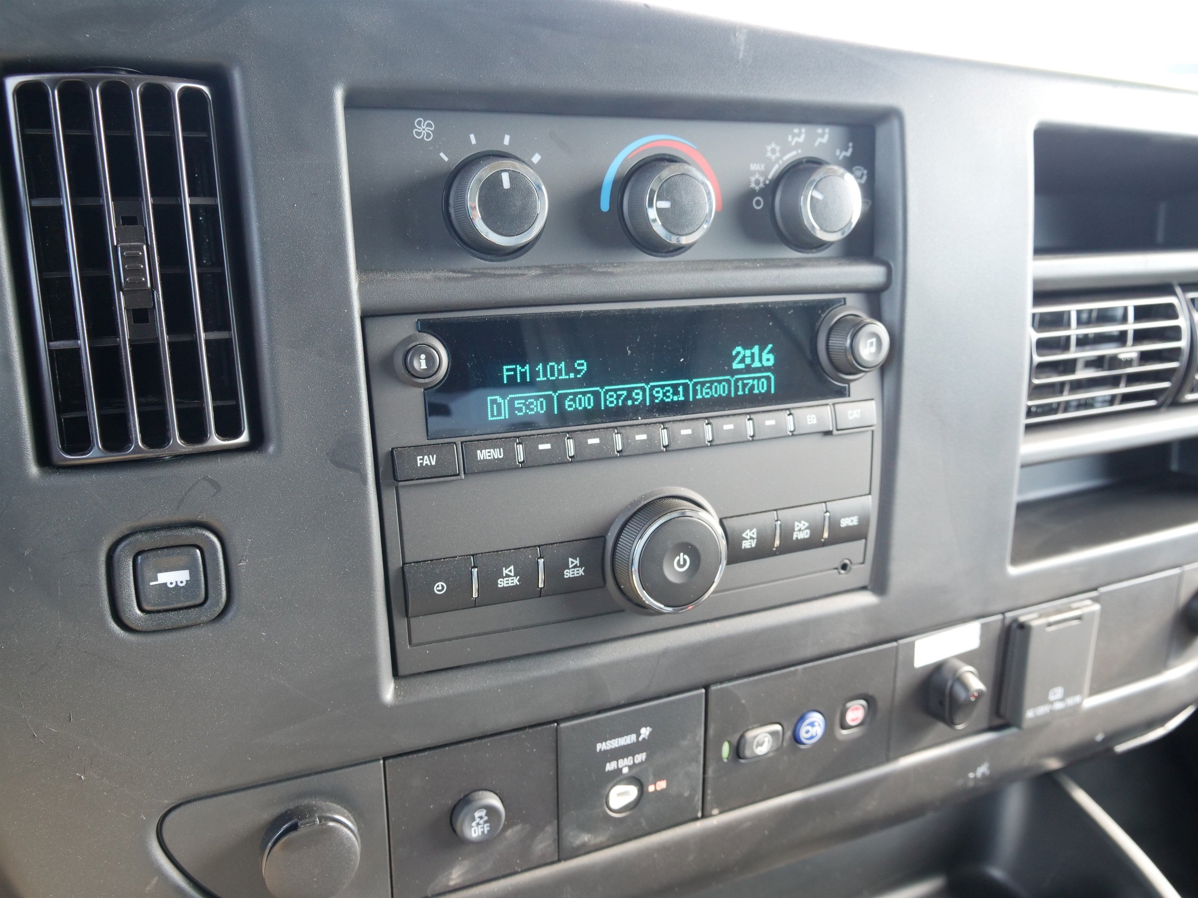 2025 Chevrolet Express Cutaway 3500 1WT