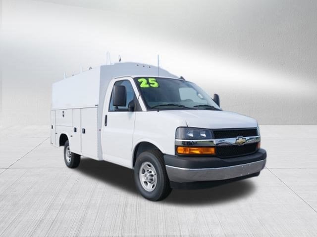 2025 Chevrolet Express Cutaway 3500 1WT