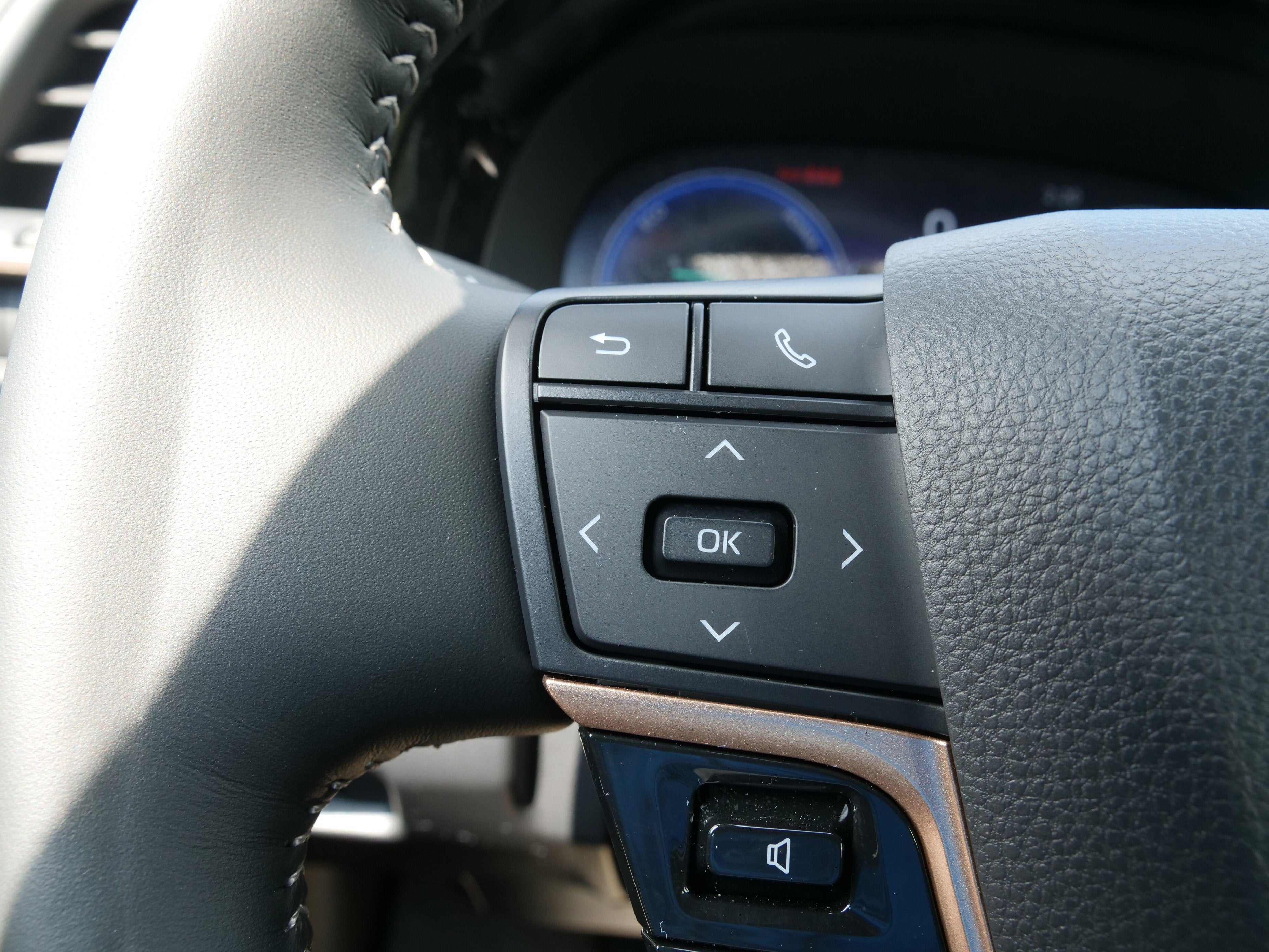 2025 Toyota Crown Signia XLE