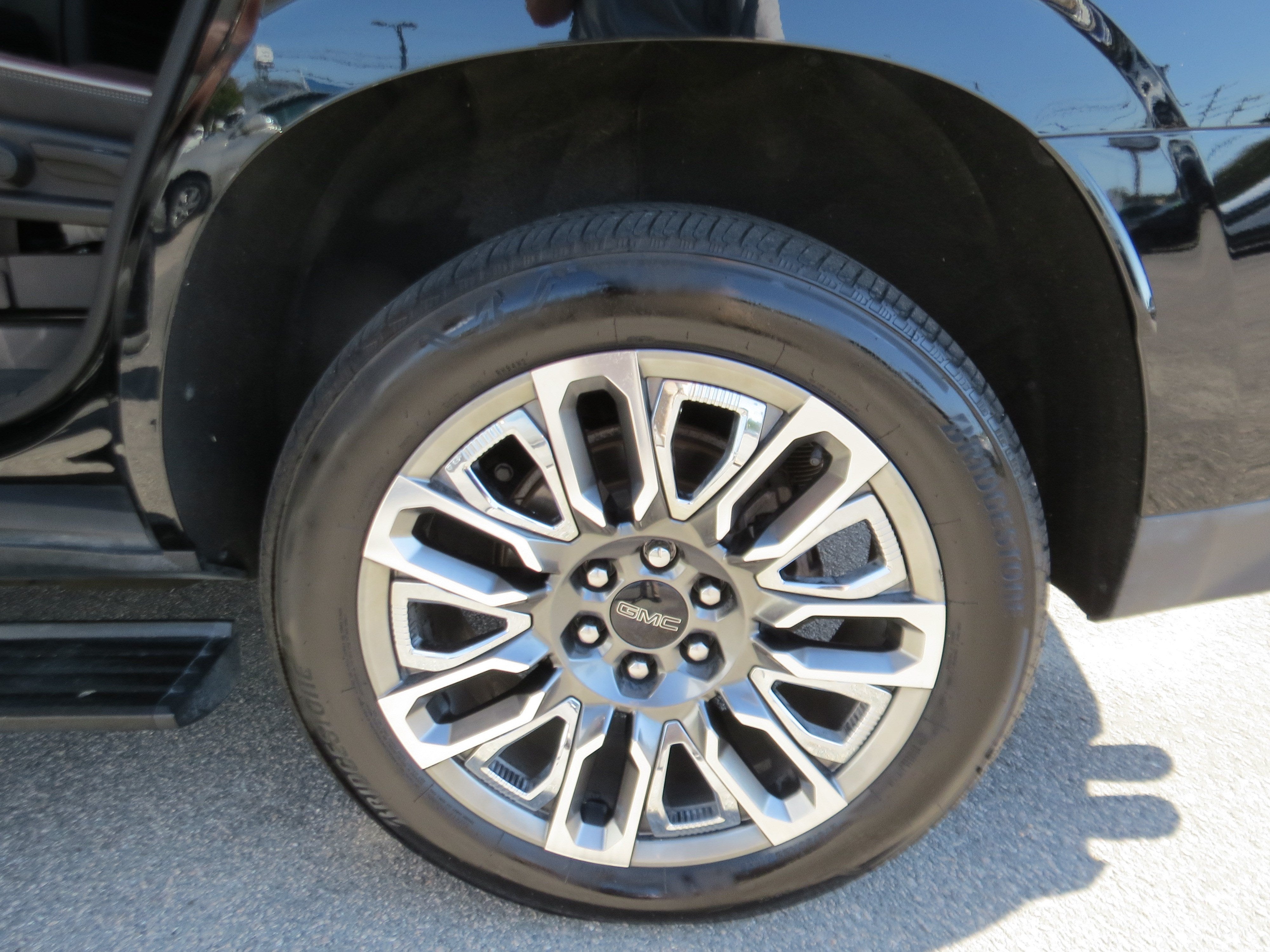 2023 GMC Yukon Denali Ultimate
