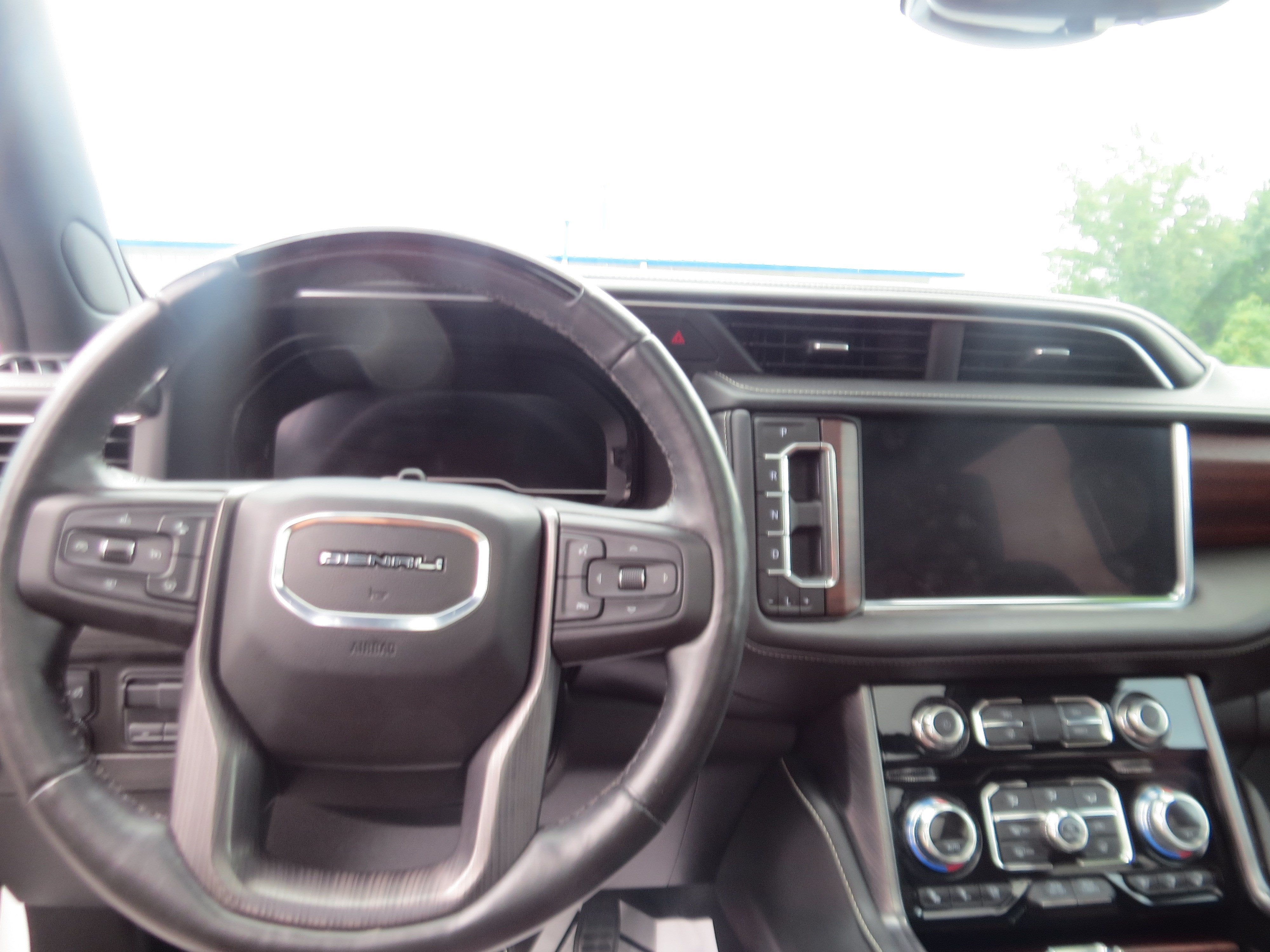 2023 GMC Yukon Denali Ultimate - Photo 24