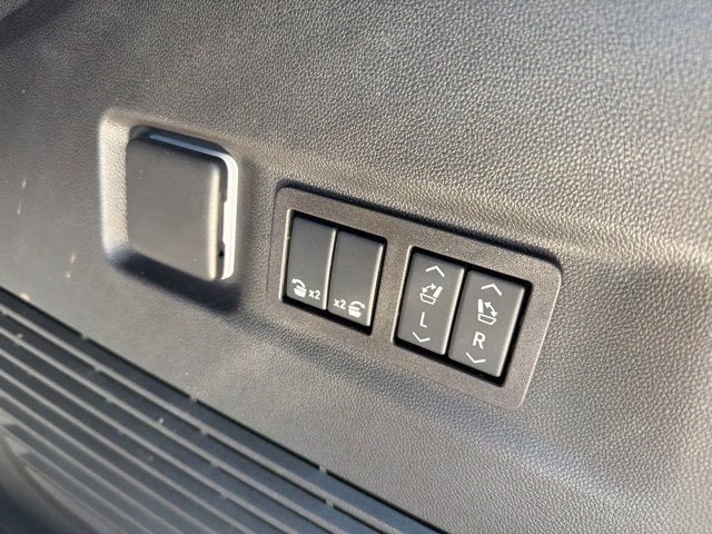 2026 GMC Yukon XL Denali - Photo 17