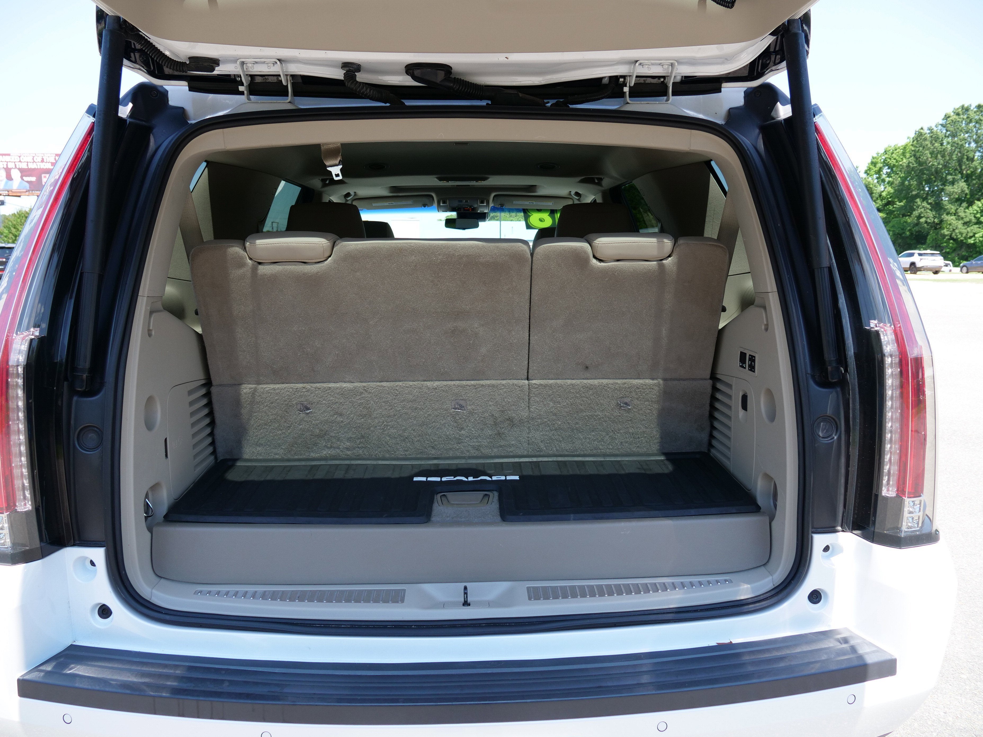 2018 Cadillac Escalade Luxury