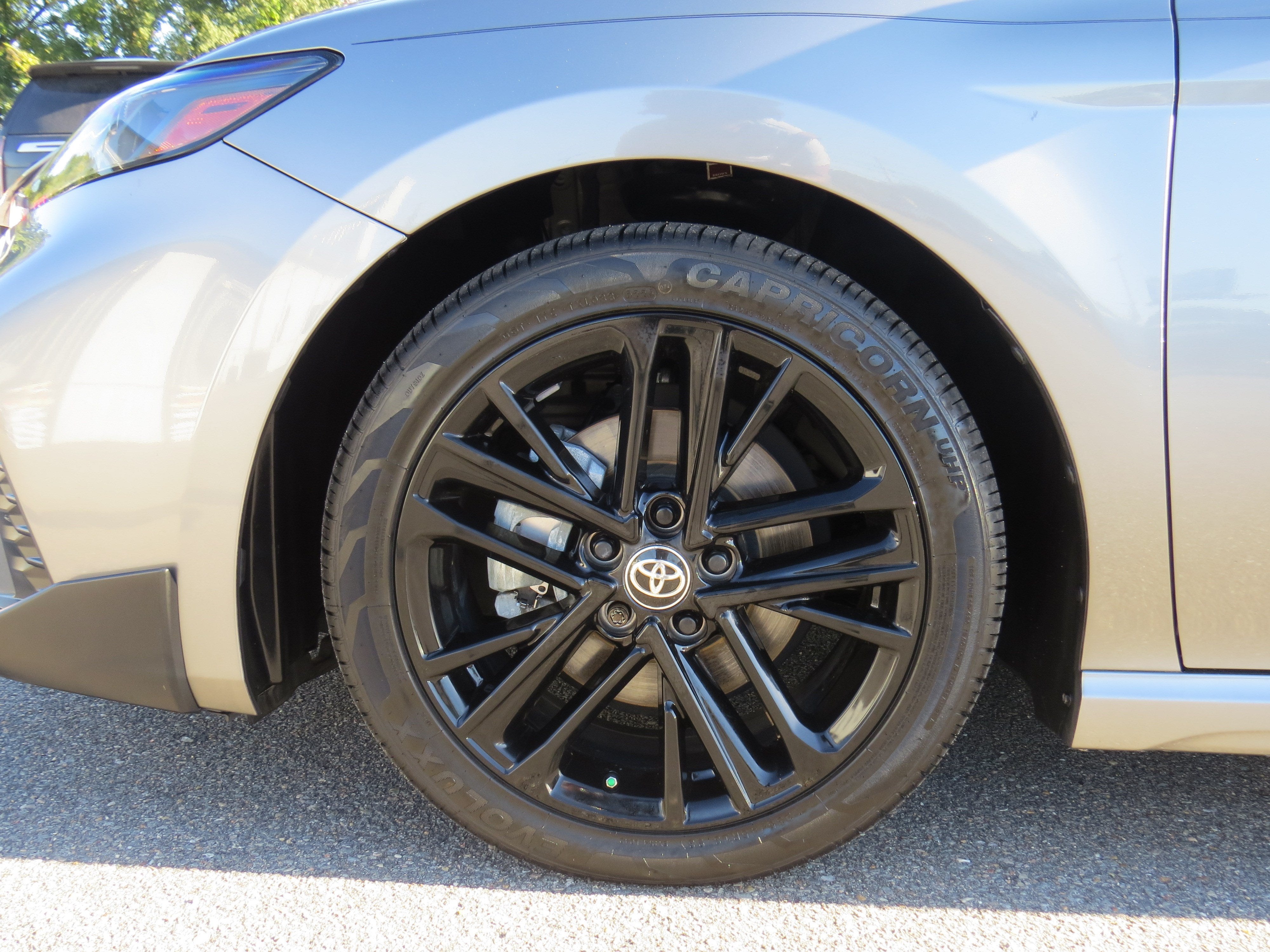 2025 Toyota Camry SE - Photo 10
