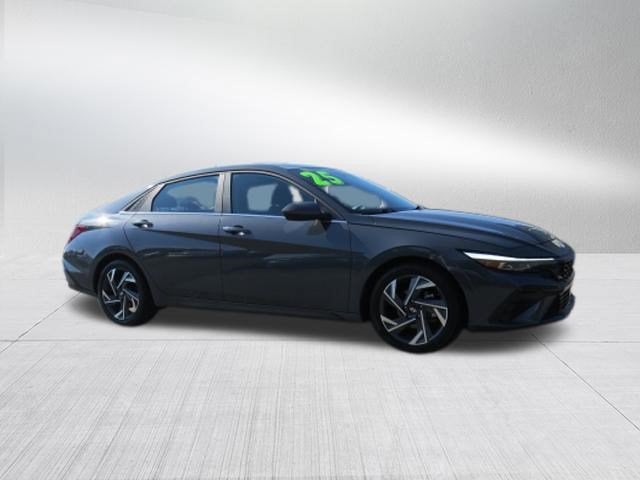 2025 Hyundai Elantra SEL - Photo 2