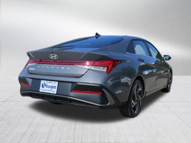 2025 Hyundai Elantra SEL - Photo 4
