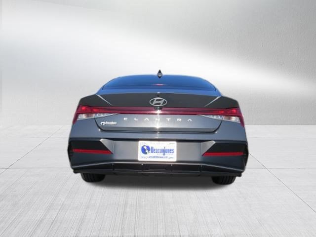 2025 Hyundai Elantra SEL - Photo 6