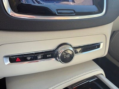 2024 Volvo XC90 Core Bright Theme