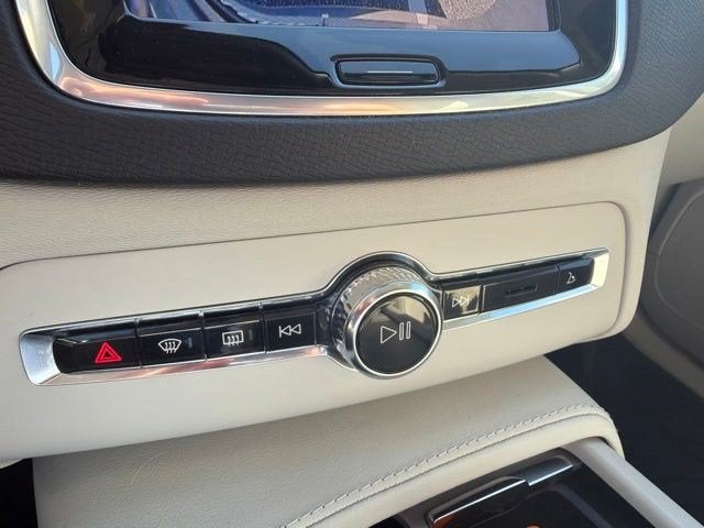 2024 Volvo XC90 Core Bright Theme