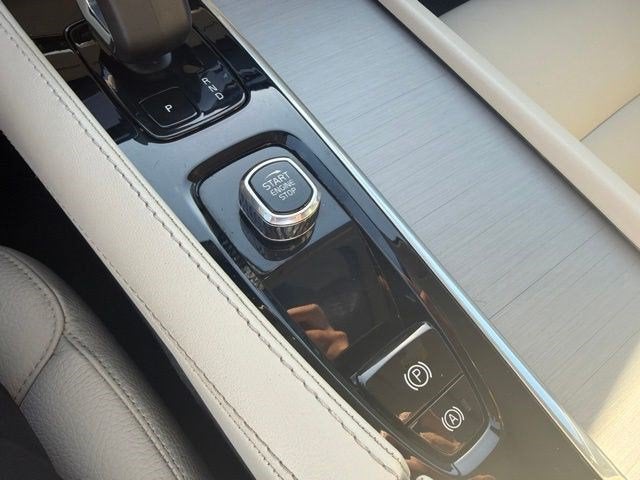2024 Volvo XC90 Core Bright Theme