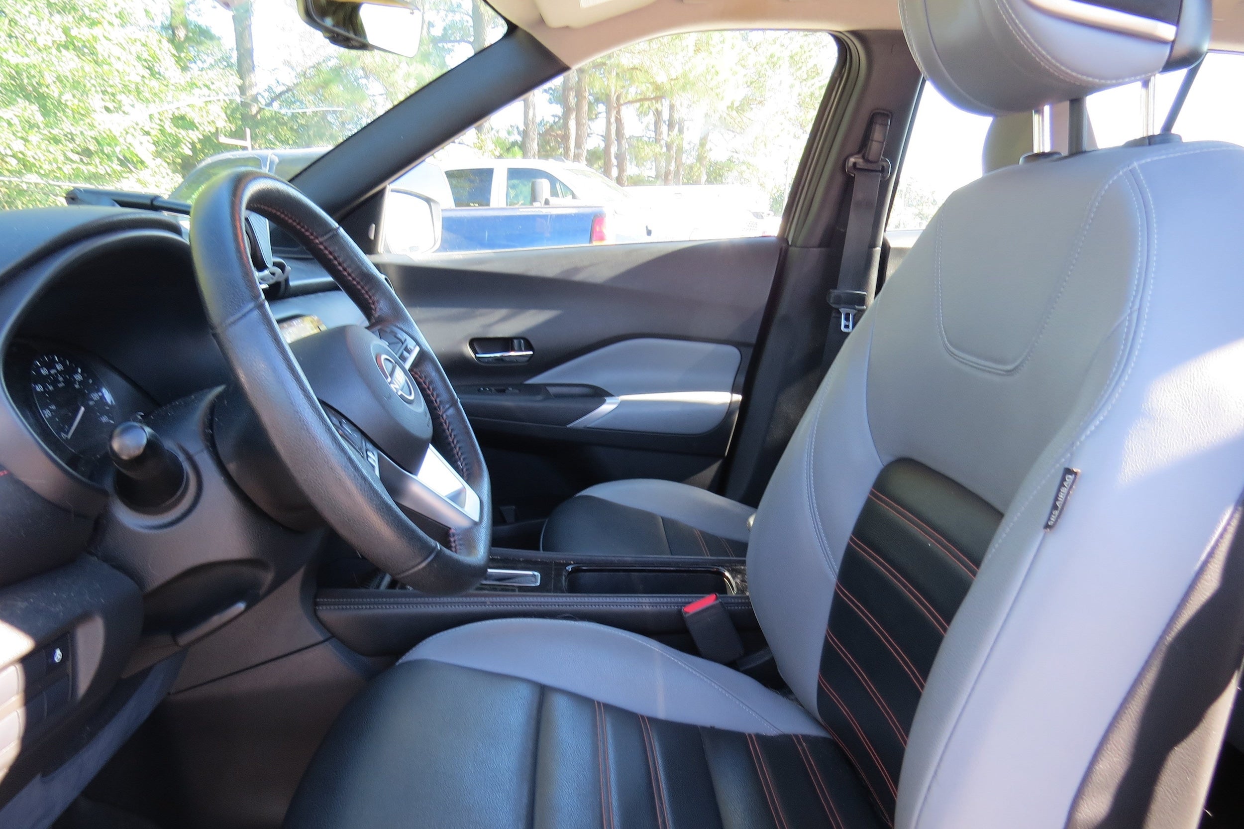 2022 Nissan Kicks SR