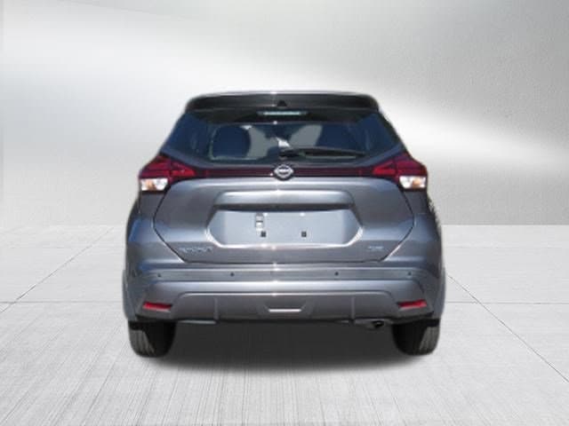 2022 Nissan Kicks SR