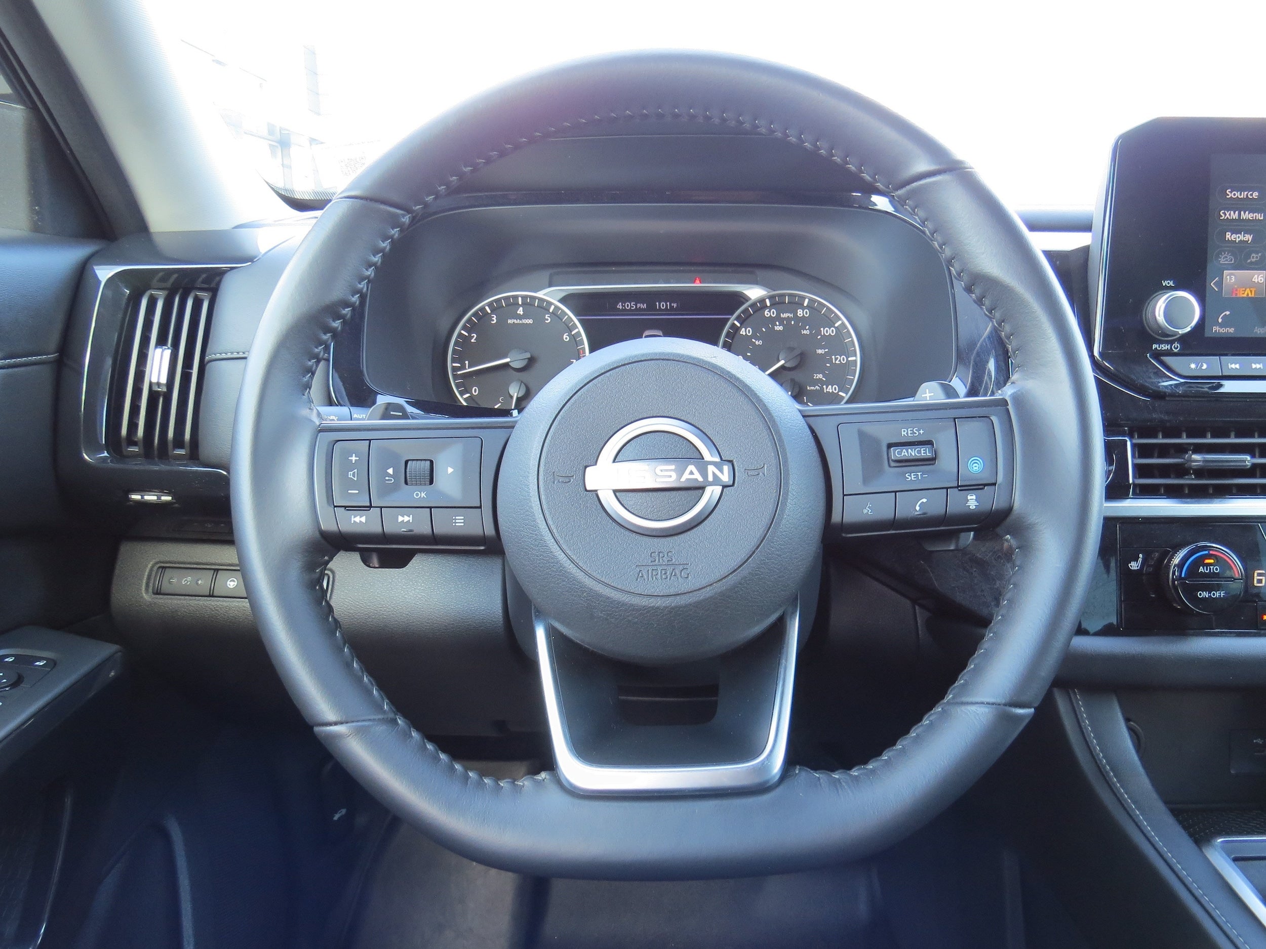2024 Nissan Pathfinder SV